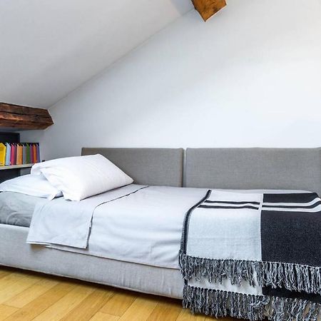 Altido Lovely Mansard Milan Bagian luar foto