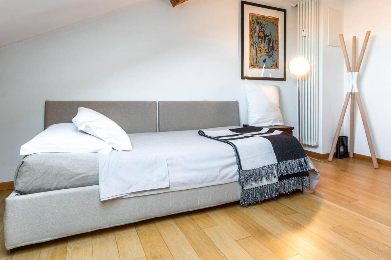 Altido Lovely Mansard Milan Bagian luar foto