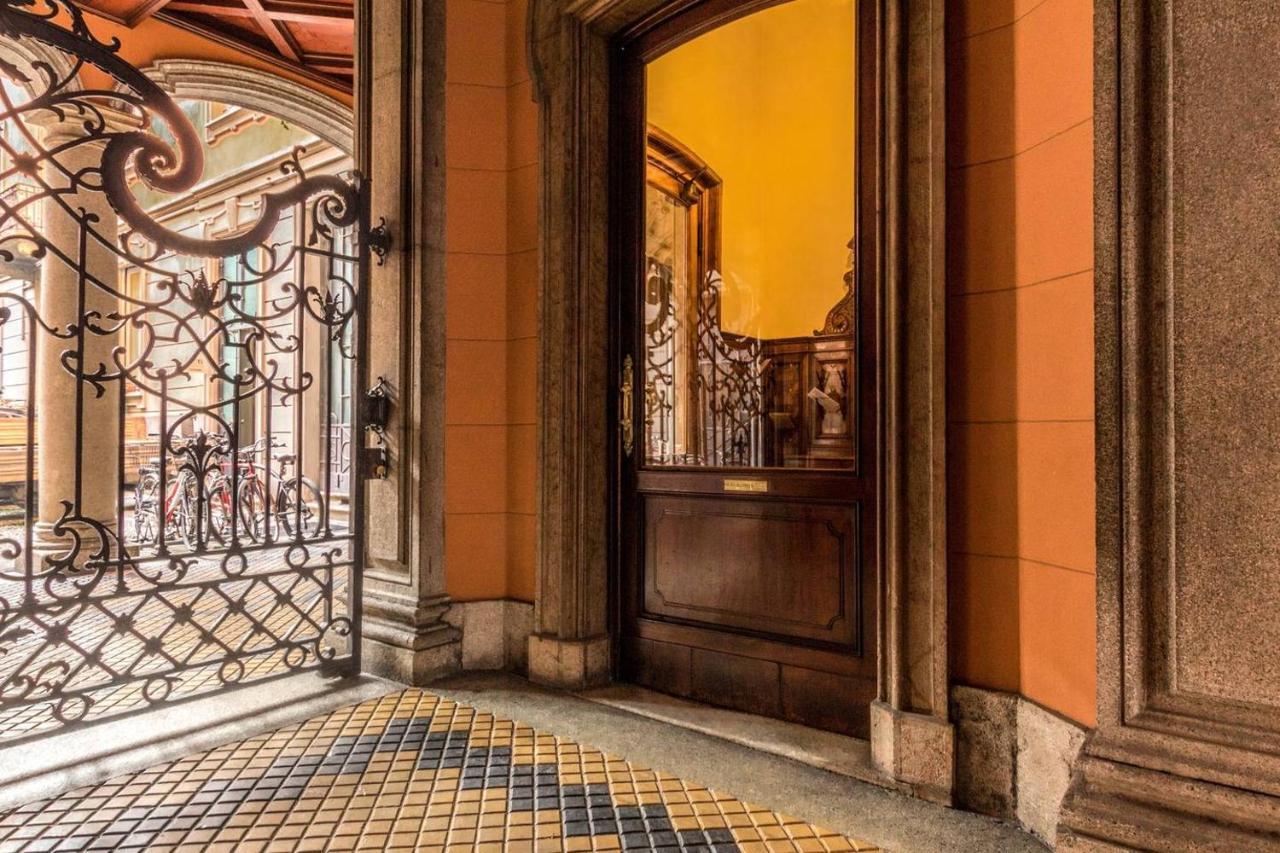 Altido Lovely Mansard Milan Bagian luar foto
